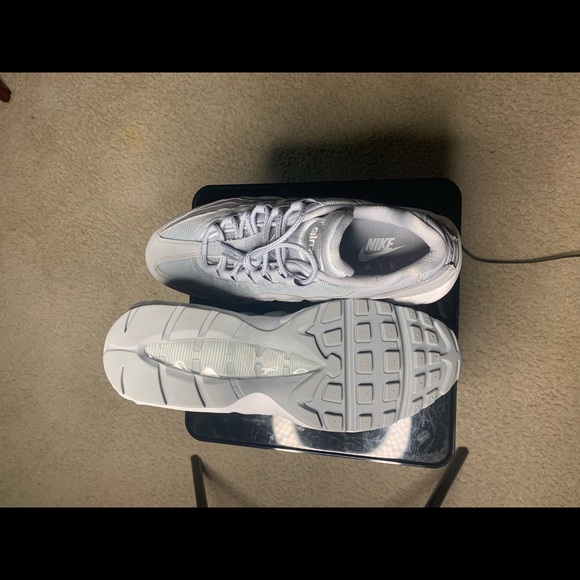 Air Max 95 Essential Wolf Gray - Picture 4 of 4